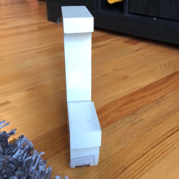 NWT letter j wooden shelf accent - Picture 4 of 5